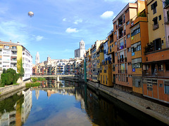 ES - Girona - Häuser am Onyar