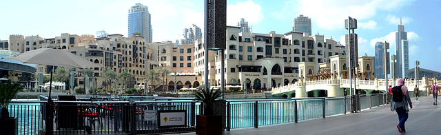 Wohnungen, Appartements, Geschäfte und der Souk al Bahar. ©UdoSm