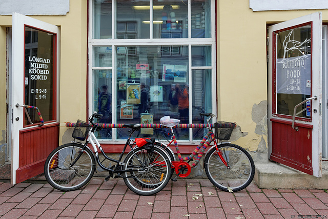 fahrräder in Pärnu (© Buelipix)