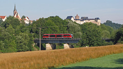 Ein Desiro von DB Regio überquert die Mulde bei Leisnig