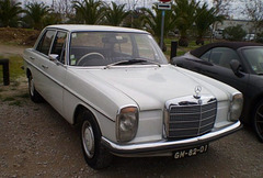 Mercedes-Benz 220 D (1971).
