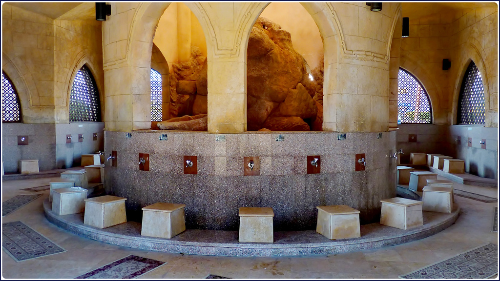 Sharm el Sheikh : il rito del lavaggio dei piedi all'interno della moskea