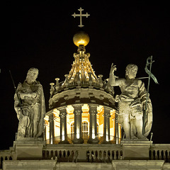 Roman night - The lantern of St. Peter's dome between the two Apostles