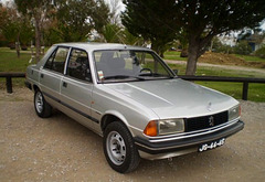 Peugeot 305 (1985).