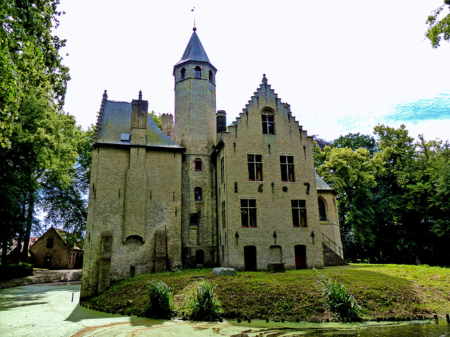 Castle of Beauvoorde (best viewed in black)