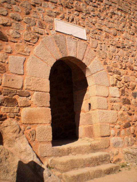Door of the inner wall.