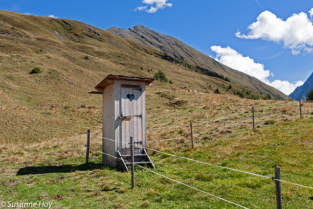 Plumpsklo - Outhouse