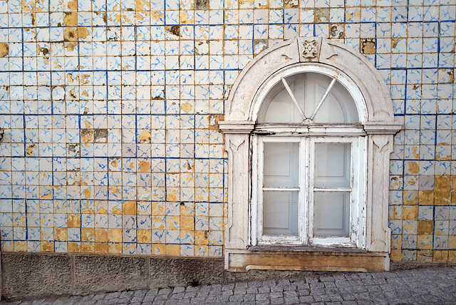 Mértola, Door or window?