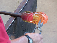 Cutting glass thread
