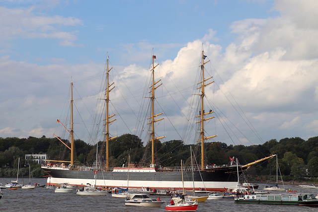 4 Masten für Hamburg