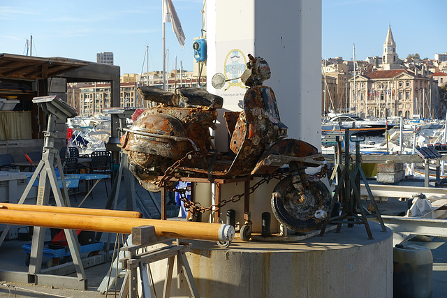 Nettoyage en profondeur du vieux port de Marseille
