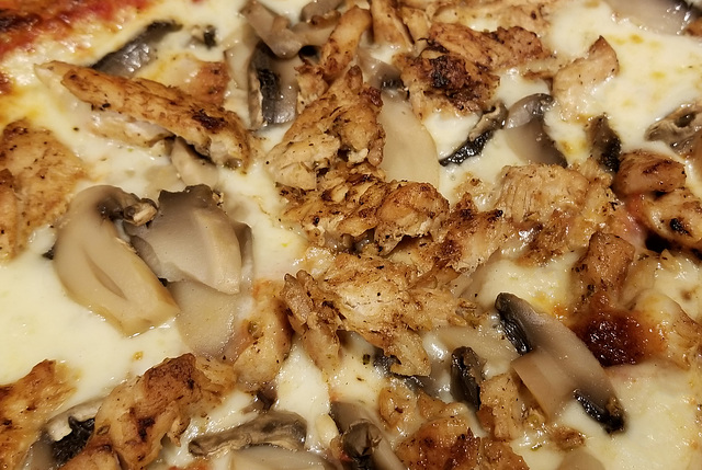 Chicken and mushroom pizza