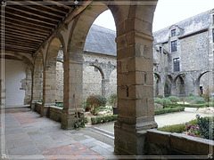 Le cloître de l'abbaye Saint Magloire de Léhon -Dinan (22)