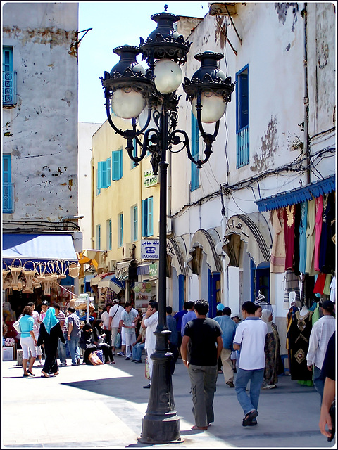 Tunisi : qui inizia la viuzza dello shopping nella Medina
