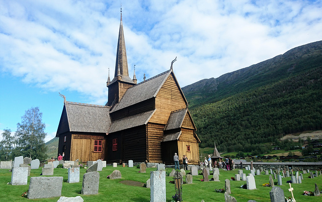 Friedhof und Stabkirche in Lom, Norwegen