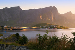 Kvalvika bay and the golden bridge connecting islands Sakrisøya and small Andøya