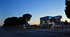 Parque das Nações - das Gelände der Expo 1998 in Lissabon zur blauen Stunde (© Buelipix)