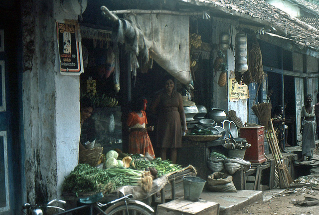 Haupteinkaufsstrasse in Beruwala Sri Lanka 1982