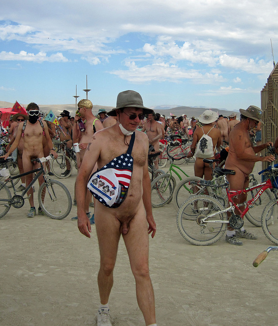Standing around showing off nude at Burning Man. - nudeshots