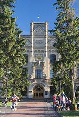 Die Fassade des Hauptgebäudes NTUU-KPI