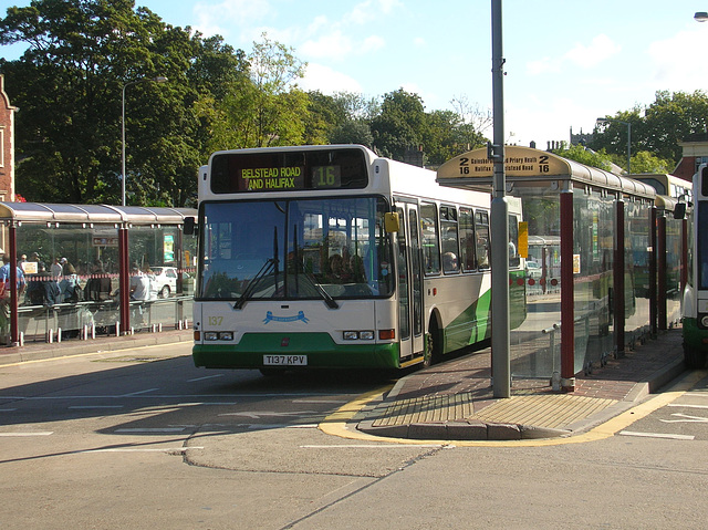 DSCN1036  Ipswich Buses 137 (T137 KPV) - 4 Sep 2007