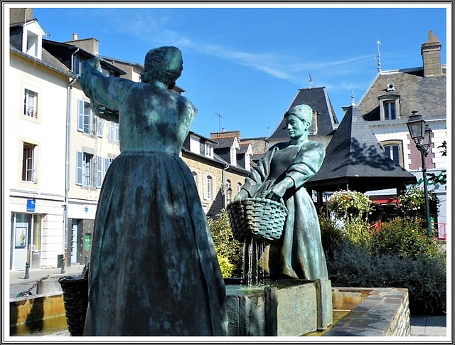Fontaine , sculpture de J. Fréour : Les laveuses d'huîtres à Cancale (35)