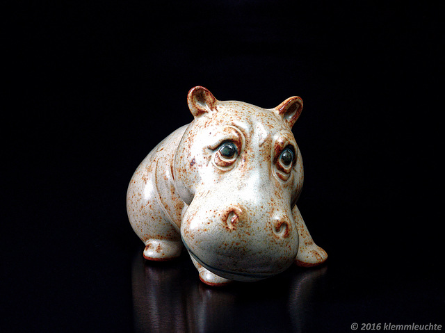 Sad Hippo, Zierrat, Gie.keramik, glasiert, 2016