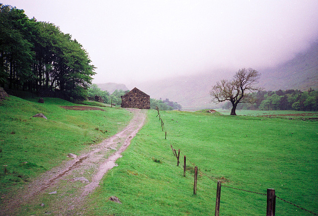 Field Barn at Elmlow with Dollywaggon Pike hidden in the mist (Scan from May 1990)