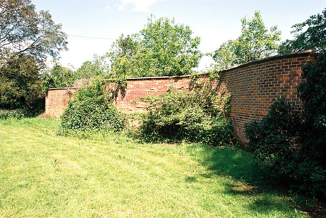Serpentine Wall, Gardens of Coney Weston Hall, Suffolk