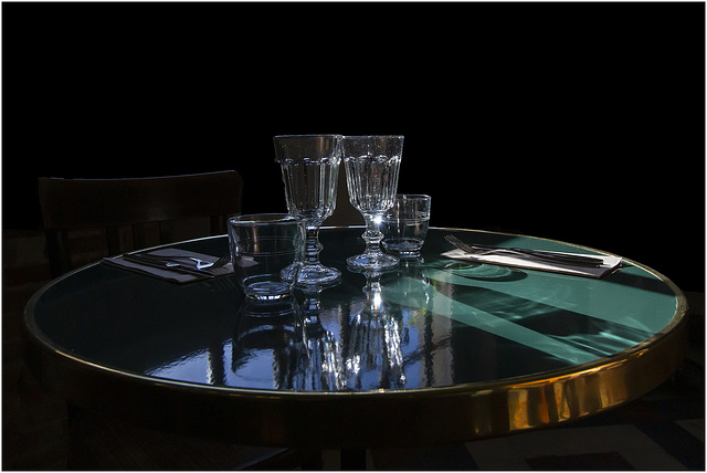 Table : ombres et lumière - Tisch: Schatten und Licht - Table : light and shade