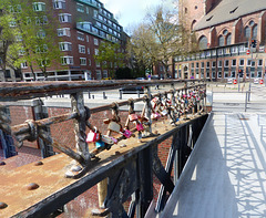 Der Zaun und die Schlösser in Hamburg