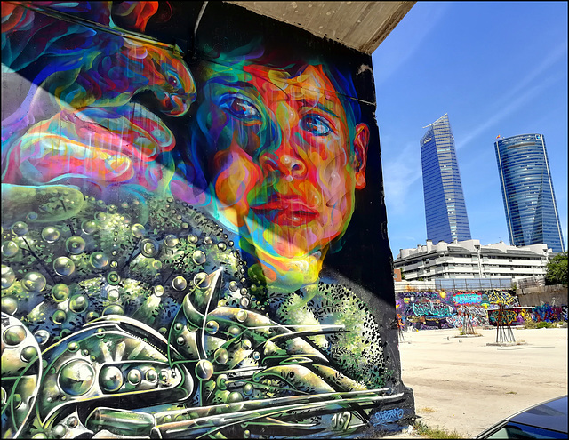 Street Art (authorised) and two of the Cuatro Torres.