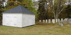 Cabanon funéraire / Funerary shed / Galpão funerário