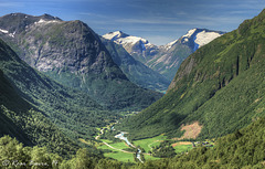 Overlooking Hjelledalen valley.