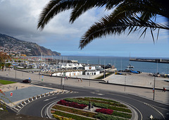 Sicht auf den Yachthafen und einen teil der Promenadenstrasse