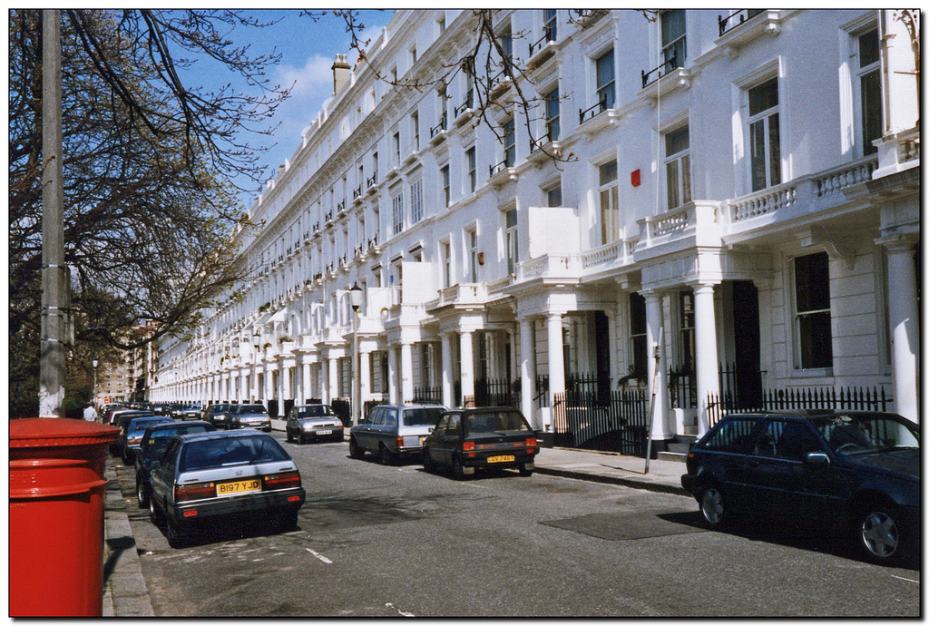 Eaton Place | Terrace to the North Side of Eaton Square