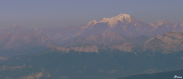 Le Mont Blanc en fond