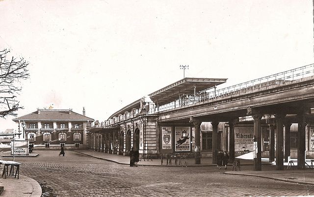 Le Raincy (93) Gare du Raincy-Villemomble vers 1950. (Carte postale scannée).