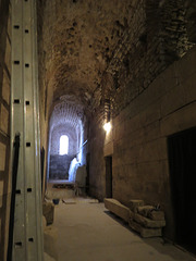 Sous-sols du palais de Dioclétien :  couloirs.