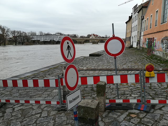 Floodwater preparation Regensburg -  HFF