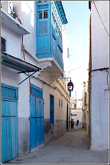 Tunisi : Una viuzza del centro storico con i suoi lampioni