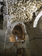Sous-sols du palais de Dioclétien :  huilerie médiévale.