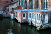 Vieilles maisons médiévales sur le canal d'eau de Bruges