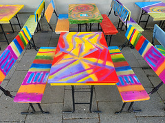 Frische Farbe für Tisch und Bänke