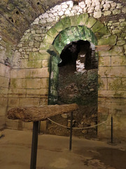 Sous-sols du palais de Dioclétien : salles bouchées.