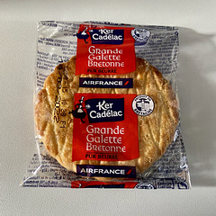 Crete 2021 – Breton cookie on the flight to Paris