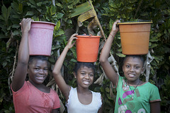 © Les petites porteuses d'eau 2018 - Sainte-Marie (Madagascar)