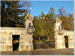 The gate to the castle park - HFF