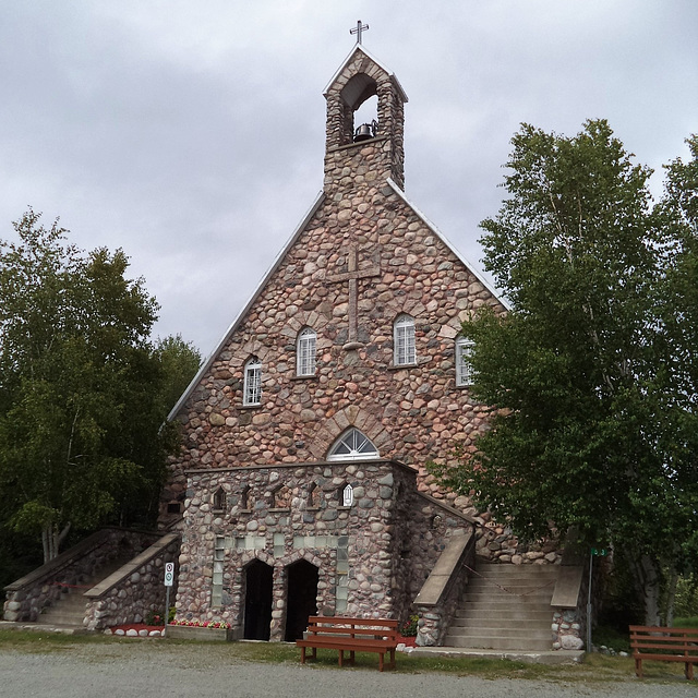 The Flintstones church / L'église des Pierrafeu