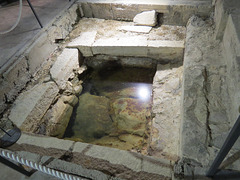 Sous-sols du palais de Dioclétien : puits ancien.